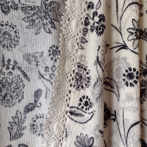 White Floral Crochet Trim Kimono Size M - Picture 5 of 8